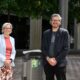 Links: Kim Duistermaat van Campus Den Haag. Rechts: wethouder Arjen Kapteijns.